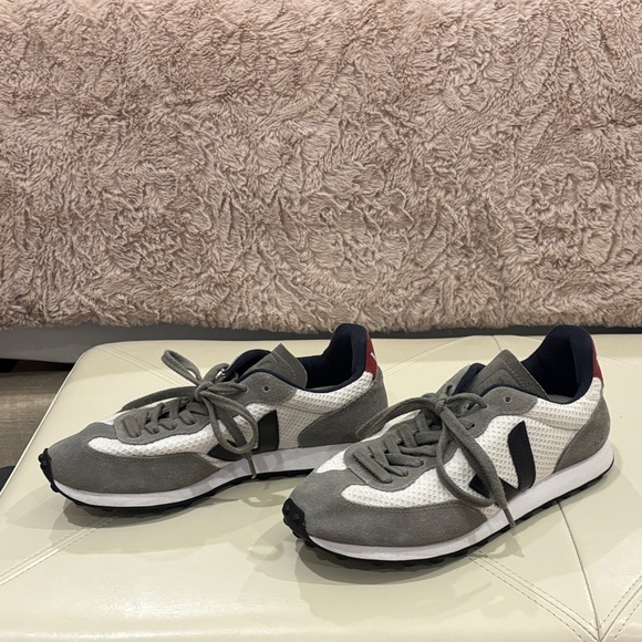 Veja Women's Gray, White, and Red Sneakers - Picture 5 of 14